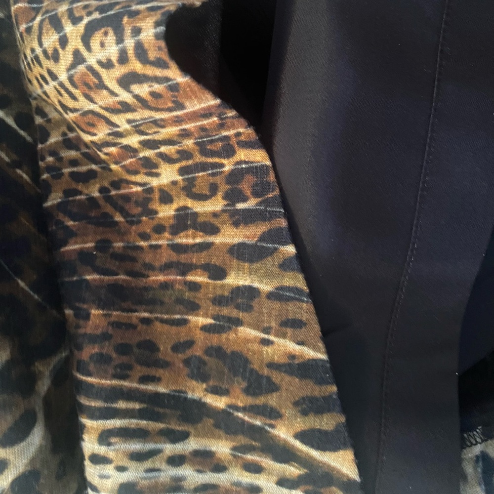 CARLISLE leopard print mock neck long long sleeve - Picture 9 of 10